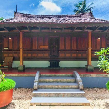 Stayvista At La Riva Heritage Villa With Bicycle Alappuzha Exteriér fotografie