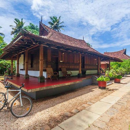 Stayvista At La Riva Heritage Villa With Bicycle Alappuzha Exteriér fotografie