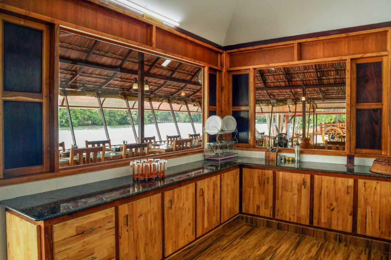Stayvista At La Riva Heritage Villa With Bicycle Alappuzha Exteriér fotografie